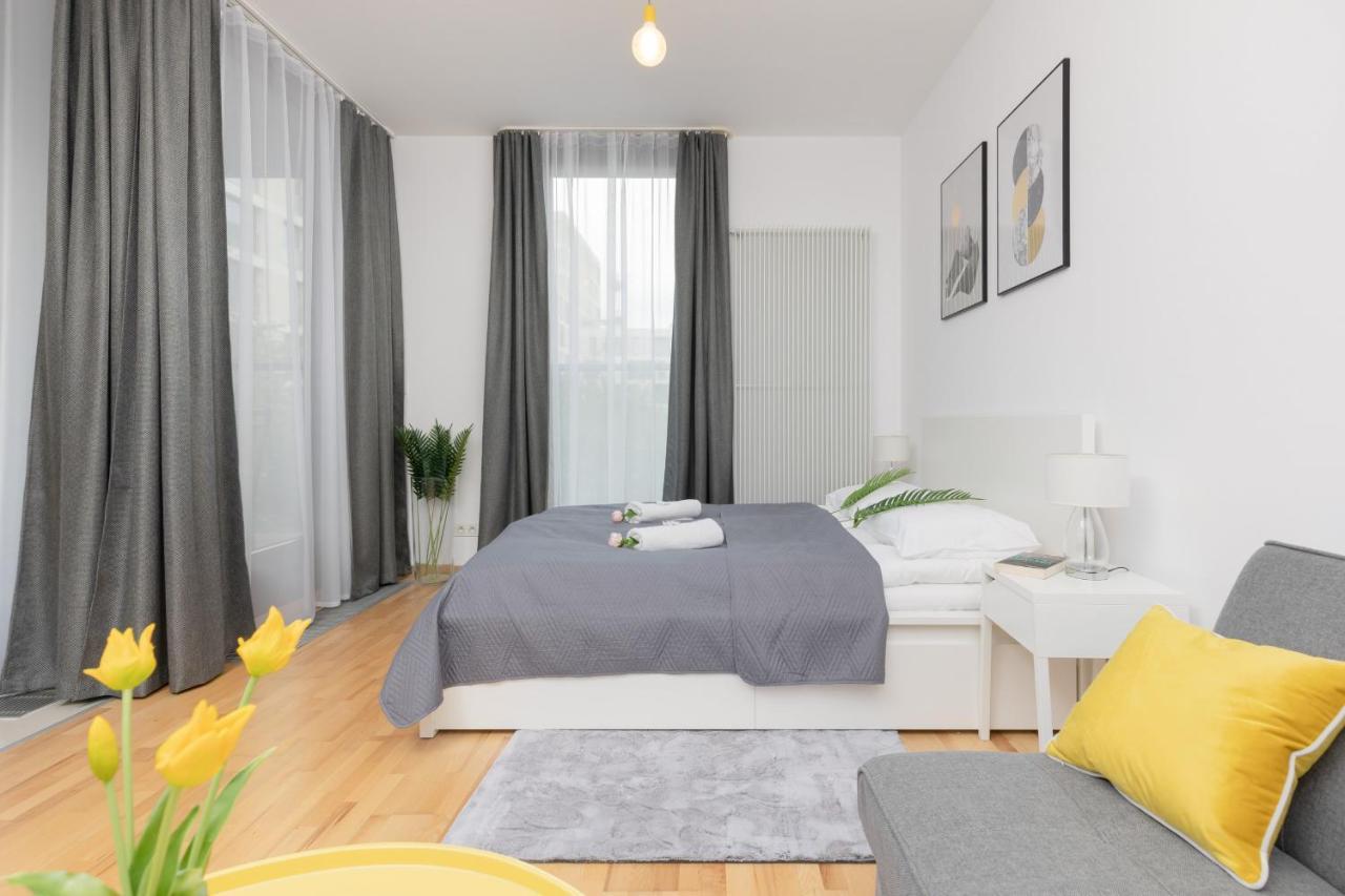 Wola Near Nocny Market By Renters *