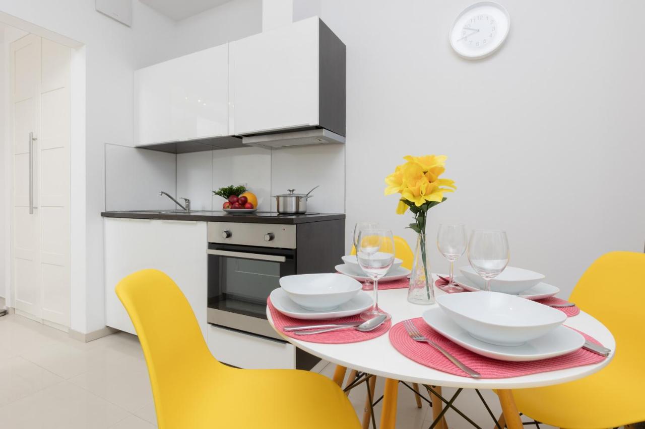 Wola Near Nocny Market By Renters * Warszawa