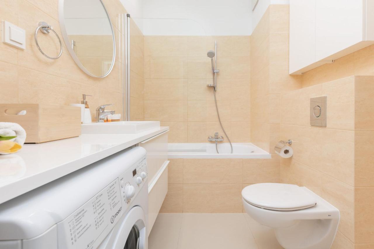 Wola Near Nocny Market By Renters * Warszawa